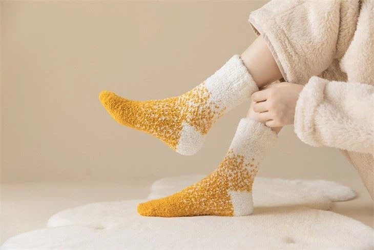 Women's Fuzzy Crew Socks